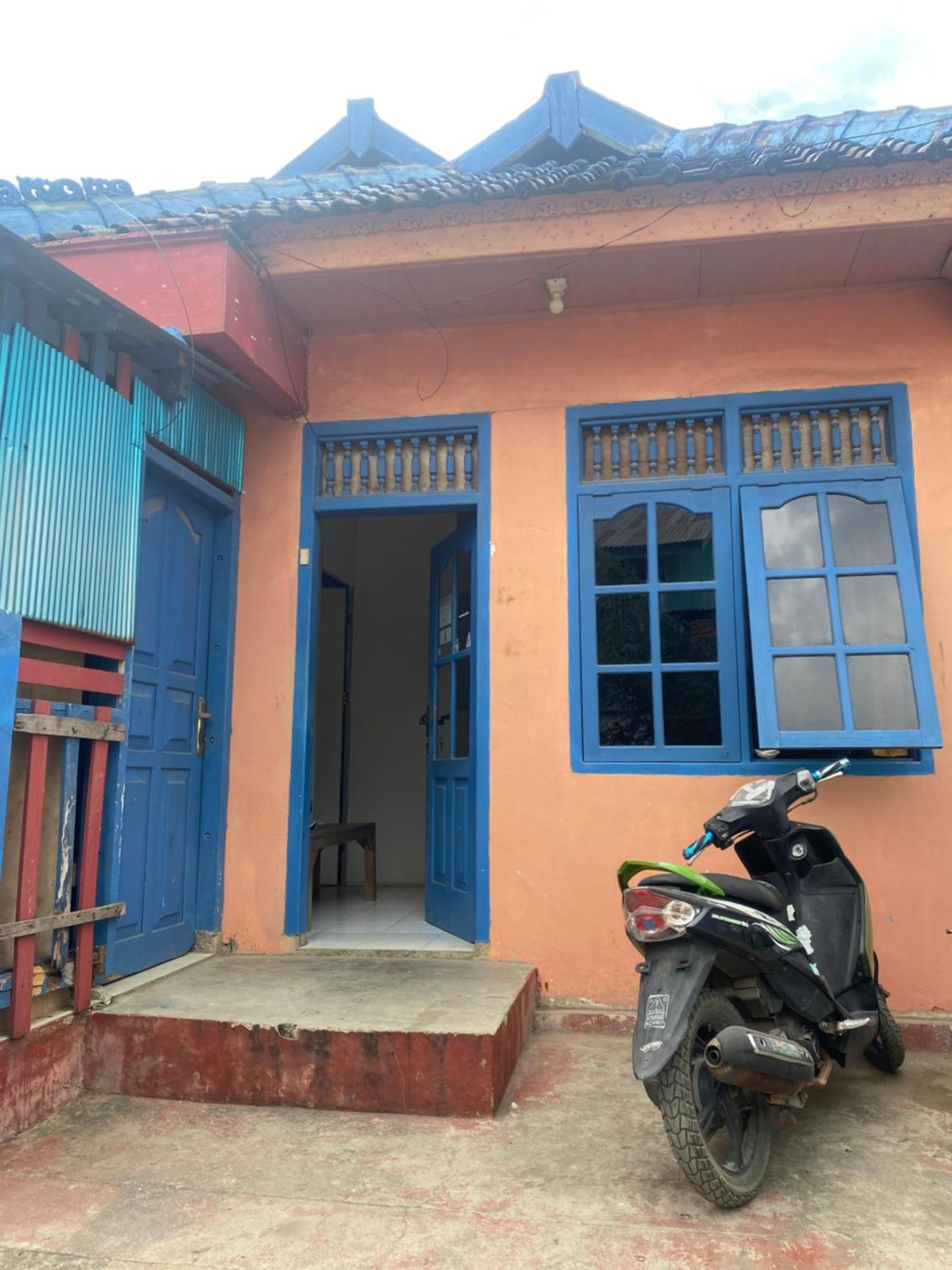 Cempaka Hostel Labuan Bajo Exterior foto